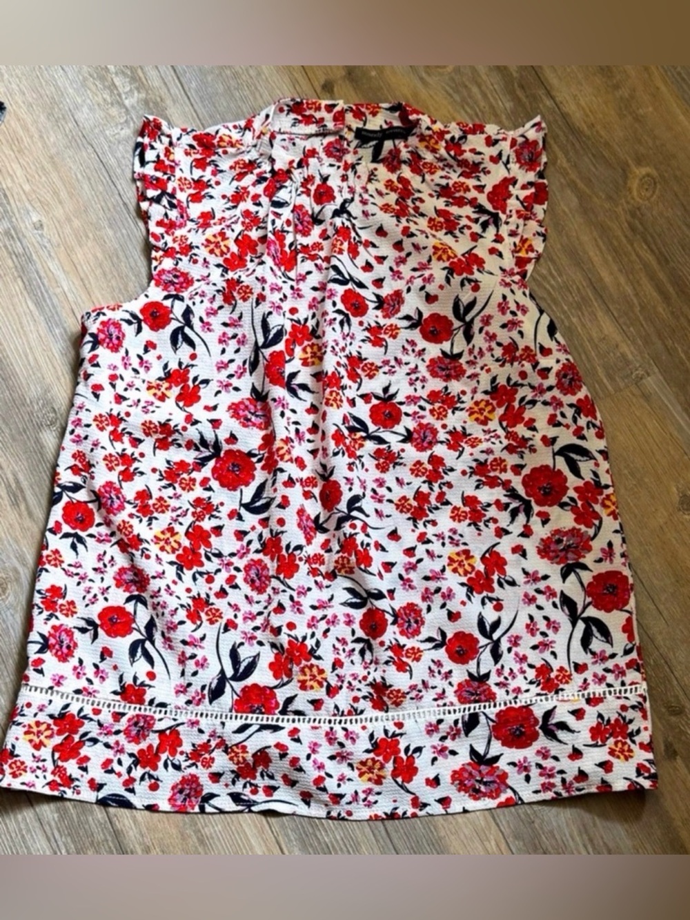 Mandy Evans sleeveless red and white floral print blouse size medium